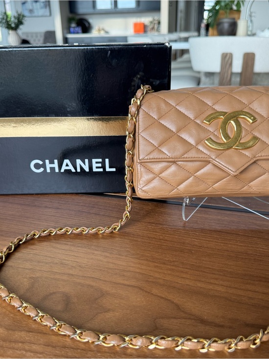 CHANEL Handbags - Vintage Chanel Caramel Lambskin Quilted Flap Bag Large CC Gold Hardware